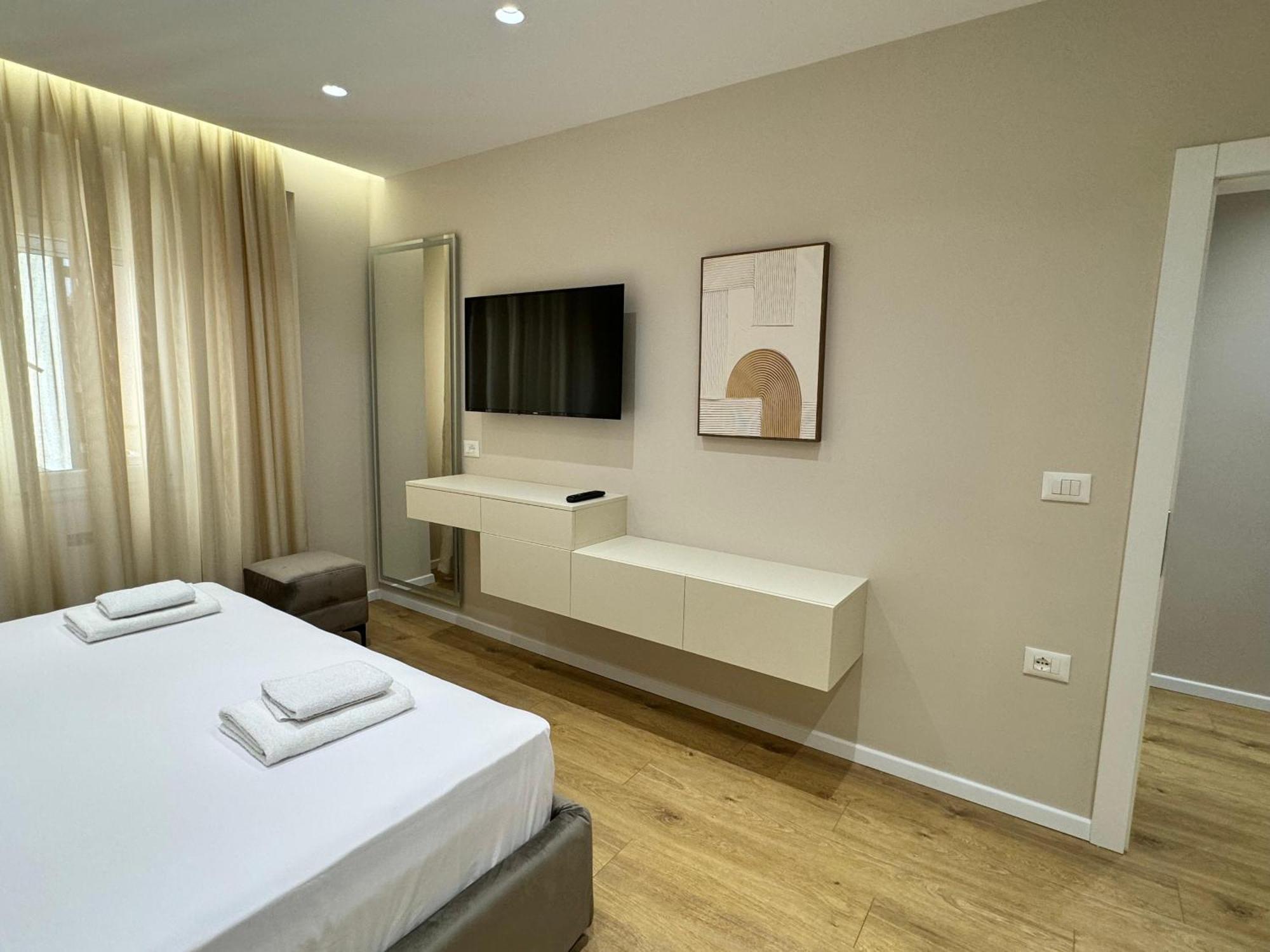 E&R Apartments At Myslym Shyri Tirana Exterior foto